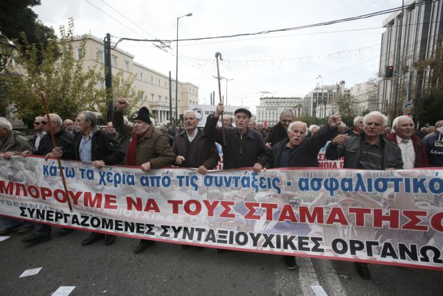 Τα ΜΑΤ περίμεναν τους συνταξιούχους στο Μαξίμου [Εικόνες]