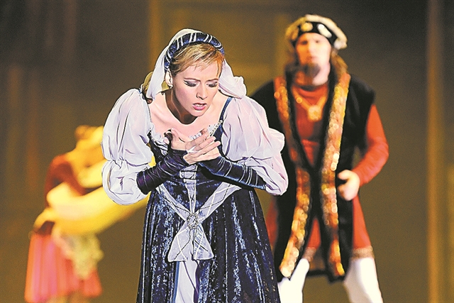 Η «Χιονάτη» των αδελφών Γκριμ στην αρένα του πάγου