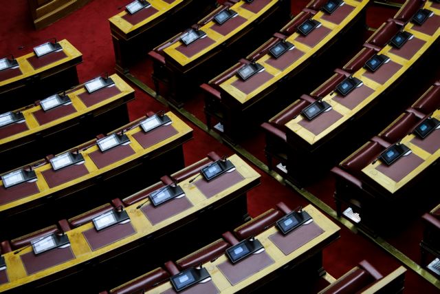 Ιμια : Ενός λεπτού σιγή στη Βουλή για τους πεσόντες αξιωματικούς