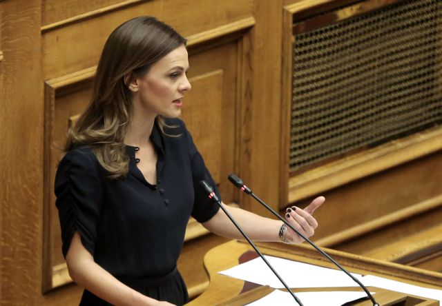 Αχτσιόγλου : Ναι στην αύξηση του κατώτατου μισθού η ψήφος εμπιστοσύνης στην κυβέρνηση