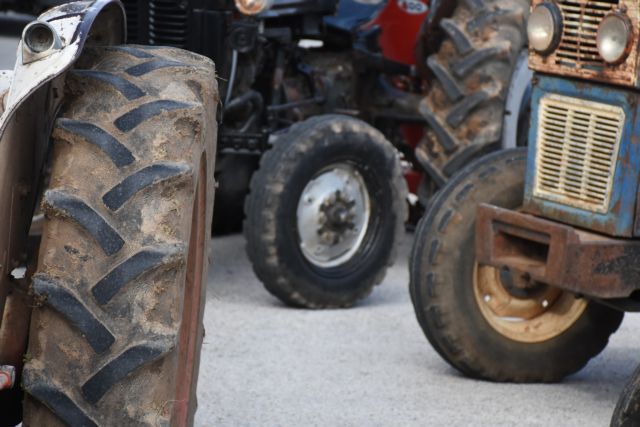 Εκοψαν την Ελλάδα στα δύο οι αγρότες