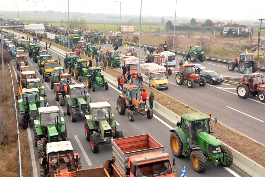 Πρωτοφανής επίθεση της κυβέρνησης κατά τού εισαγγελέα που επενέβη για τα μπλόκα
