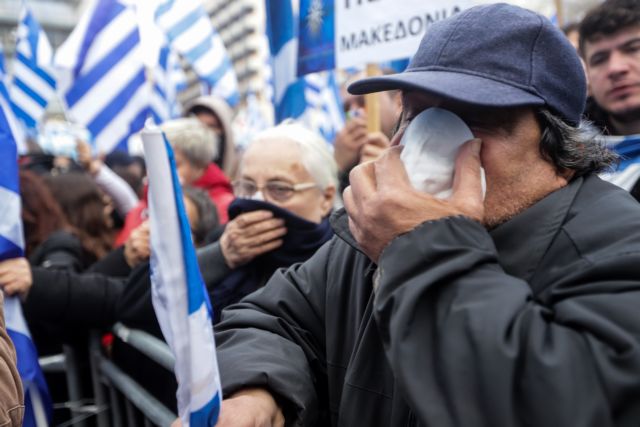 Λιποθυμίες και τραυματισμοί : Βομβάρδισαν τον κόσμο με χημικά | tanea.gr