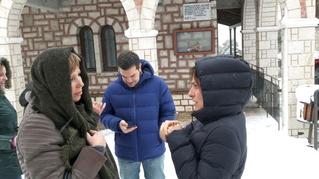 Η Γεροβασίλη φωτογραφίζει τον Τσίπρα στην χιονισμένη Αρτα