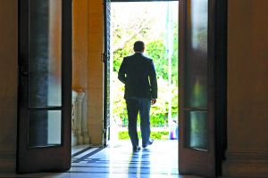 Ο Τσίπρας αποχωρεί από τα κοινά