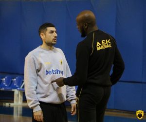 Κατευθείαν στο παρκέ ο Τζέιμς