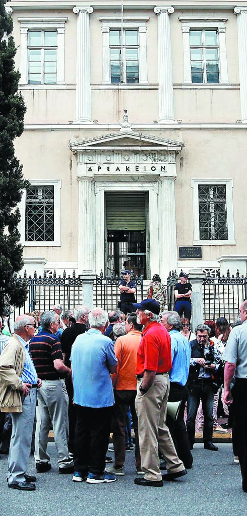 Σκάει αύριο η βόμβα των αναδρομικών