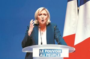 Λευκή γυναίκα, οργισμένη, ψάχνει…