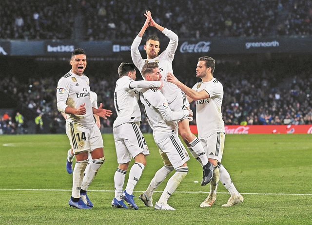 Η Βασίλισσα σώθηκε στο παρά 2’