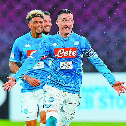 Παραμένει 2η η Νάπολι