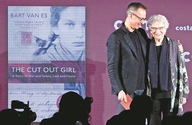 Το βραβείο Costa σε ένα «Κορίτσι» χωρίς οικογένεια