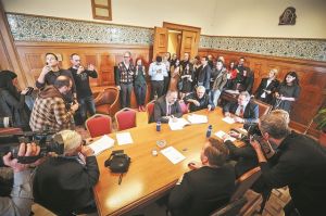 Στην κόψη του ξυραφιού