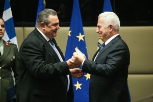 Ο Αποστολάκης «κατεδαφίζει» την ακραία ρητορική του Καμμένου