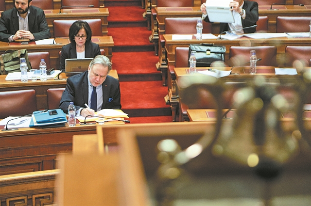 Το άρθρο 16 κρίνει την αναθεώρηση