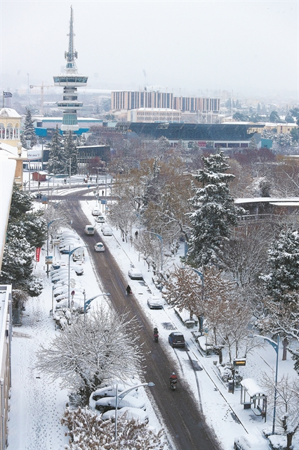 Βούλιαξε στο χιόνι η μισή Ελλάδα