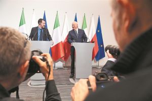 Λαϊκιστές στα όπλα