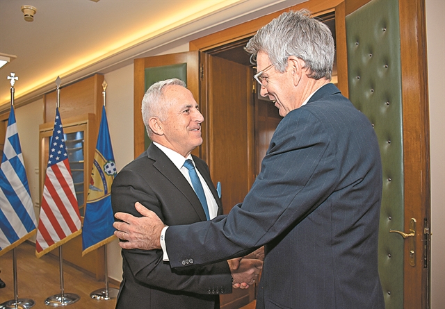 Οι πρεσβείες στις επάλξεις…