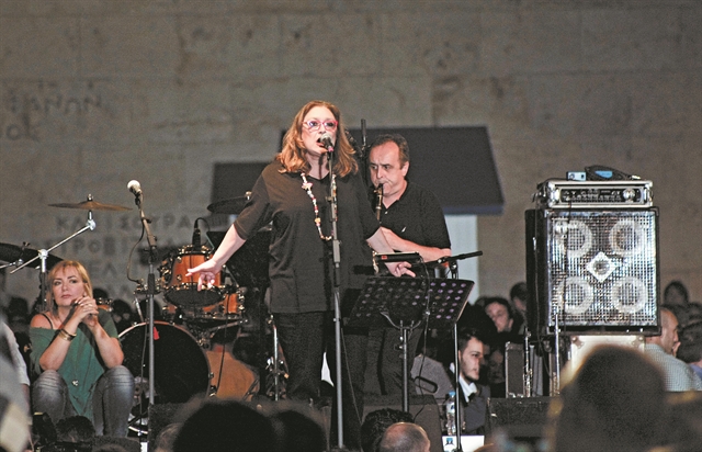 Γυρίζουν τις πλάτες τους στον Τσίπρα