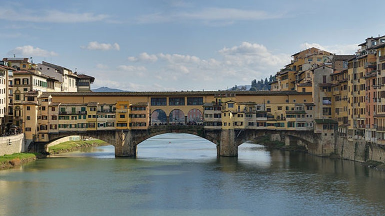 Ιταλία: Πρόστιμο σε Ελληνίδα που έγραψε το όνομα της σε ιστορική γέφυρα