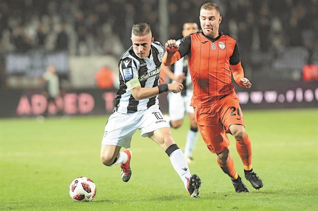 Κοιτάει και αλλού