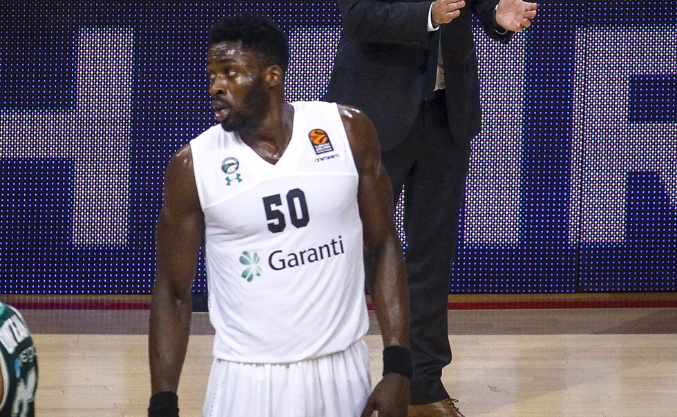 Τρελαμένος ο Έρικ έκανε το παρκέ… ρινγκ