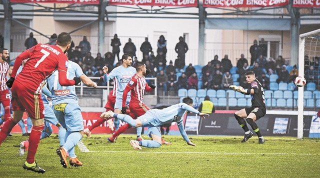 Κατέβηκε με… στολή παραλλαγής