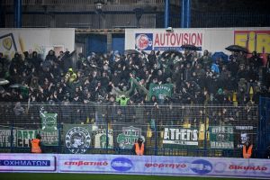 Παναθηναϊκός: Σήκωσαν πανό κατά της διοίκησης οι οπαδοί στο Αγρίνιο