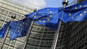 Νέα μέτρα περιμένουν την ελληνική οικονομία – Η Κομισιόν καραδοκεί