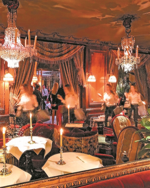 ΤΑ ΦΩΤΑ ΣΤΡΑΜΜΕΝΑ ΣΤΟ «HOTEL COSTES»