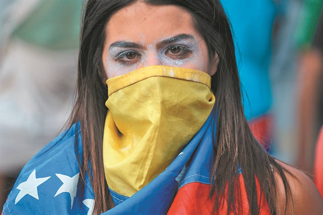 «Πόλεμος» Ουάσιγκτον και Μόσχας για τη Βενεζουέλα