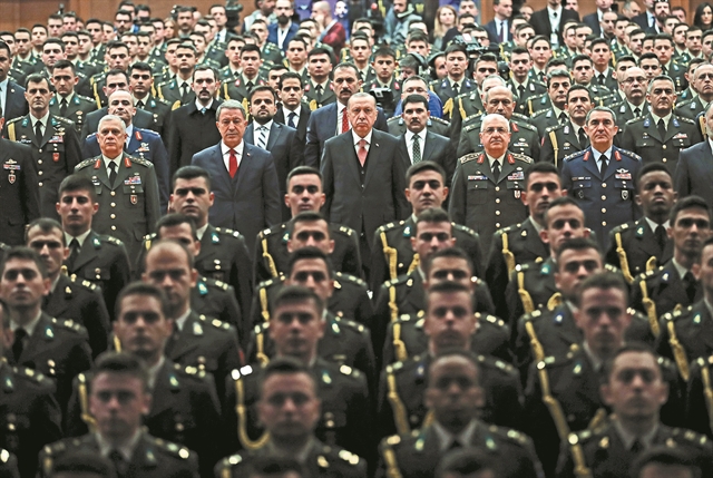 Μπρος – πίσω κάνει ο Τραμπ στις κυρώσεις με το βλέμμα στη Μόσχα