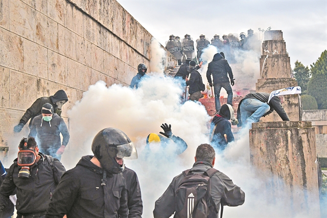 Τα χημικά τινάζουν το πολιτικό θερμόμετρο