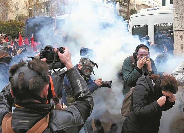 Χημικά και επειδόδια στη χθεσινή πορεία