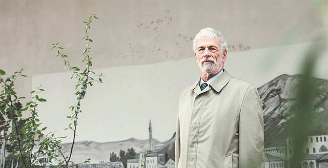 Φλερτάρει με εβραίους ψηφοφόρους