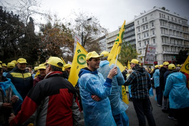 Στους δρόμους οι εργαζόμενοι των ΕΛΤΑ
