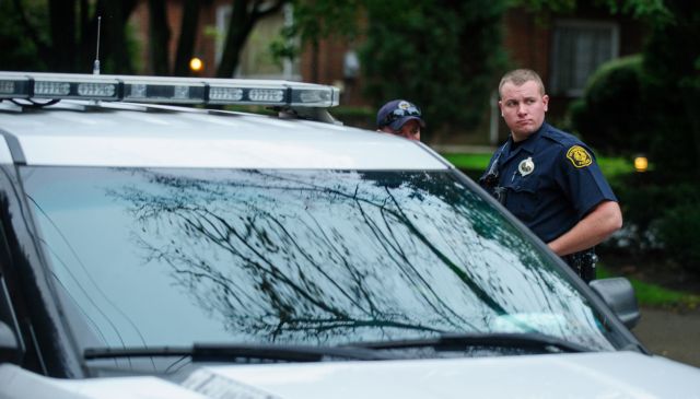 Συναγερμός στις ΗΠΑ: Επίθεση ενόπλου σε εγκαταστάσεις της UPS – Δύο όμηροι