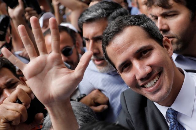 ΕΚ: Αναγνώρισε ως νόμιμο «προσωρινό πρόεδρο» της Βενεζουέλας το Χουάν Γκουαϊδό