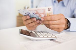 Προνοιακά επιδόματα: Η πρώτη πληρωμή – Πότε θα καταβληθούν