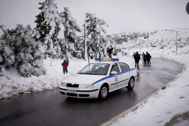 Σε κλοιό χιονιά η Θεσσαλονίκη – Πώς να κινηθούν οι οδηγοί στην Εγνατία Οδό