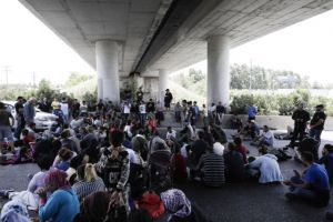 Διαμαρτυρία προσφύγων στα Διαβατά – Κλειστή η Συμμαχική Οδός