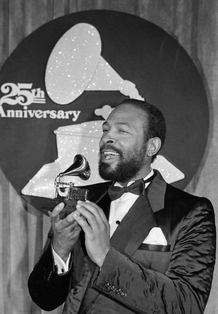 Τι συμβαίνει εκεί πέρα, δίπλα μας, γύρω μας