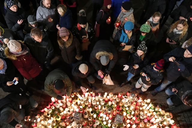 Πολωνία: Χιλιάδες στους δρόμους μετά την άγρια δολοφονία του δημάρχου του Γκντασκ