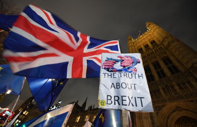 Βρετανία: Καραδοκεί ο κίνδυνος ενός Brexit χωρίς συμφωνία