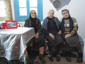 Εφυγε από τη ζωή η Μαρίτσα – Μια από τις τρεις γιαγιάδες της Λέσβου