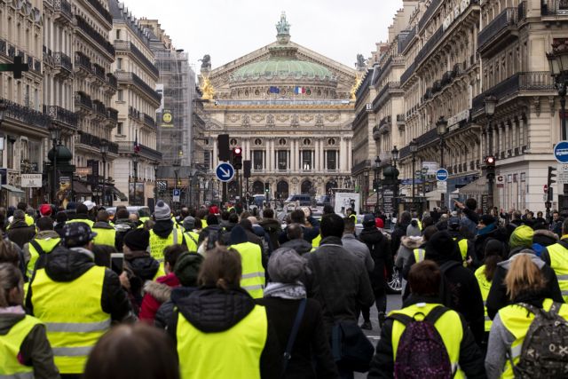 Γαλλία: Ποδαρικό για τα «Κίτρινα Γιλέκα» – Ξανά στους δρόμους