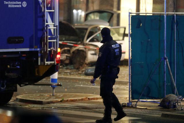 Συναγερμός στη Γερμανία: Οδηγός έριξε αυτοκίνητo σε πεζούς – Τέσσερις τραυματίες