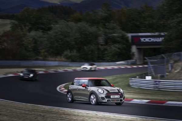 MINI John Cooper Works και Cabrio: Με τις νέες νόρμες εκπομπών ρύπων