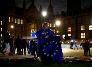 Καταρτίζουν πρόταση για αναβολή του Brexit
