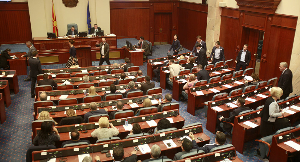 Η Βουλή της ΠΓΔΜ εξετάζει αίτημα για δεύτερο δημοψήφισμα