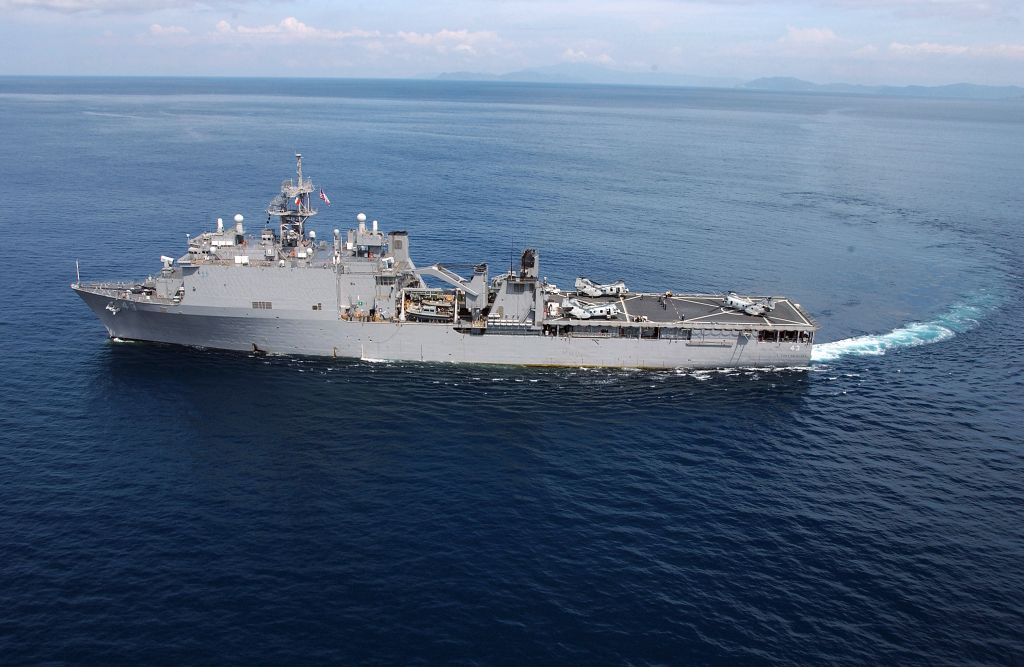Ρωσικό πολεμικό παρακολουθεί το αμερικανικό USS Fort McHenry